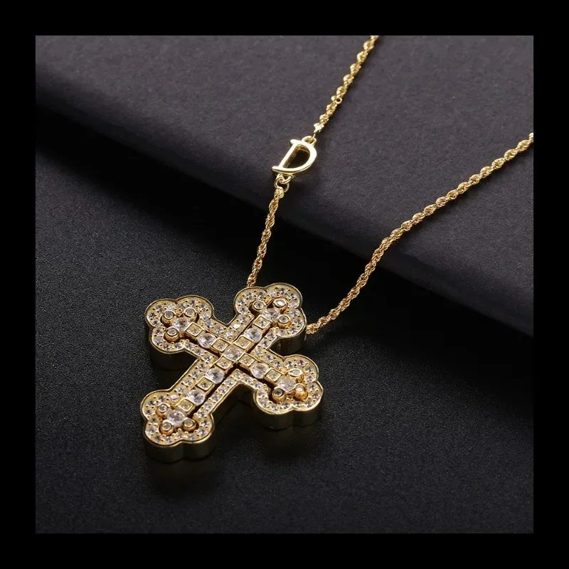 Роскошное ожерелье с полным бриллиантовым крестом и D-образной пряжкой, золотая и серебряная двухцветная цепочка на ключицу
Роскошное ожерелье с полным бриллиантовым крестом и D-образной пряжкой, золотая и серебряная двухцветная цепочка на ключицу