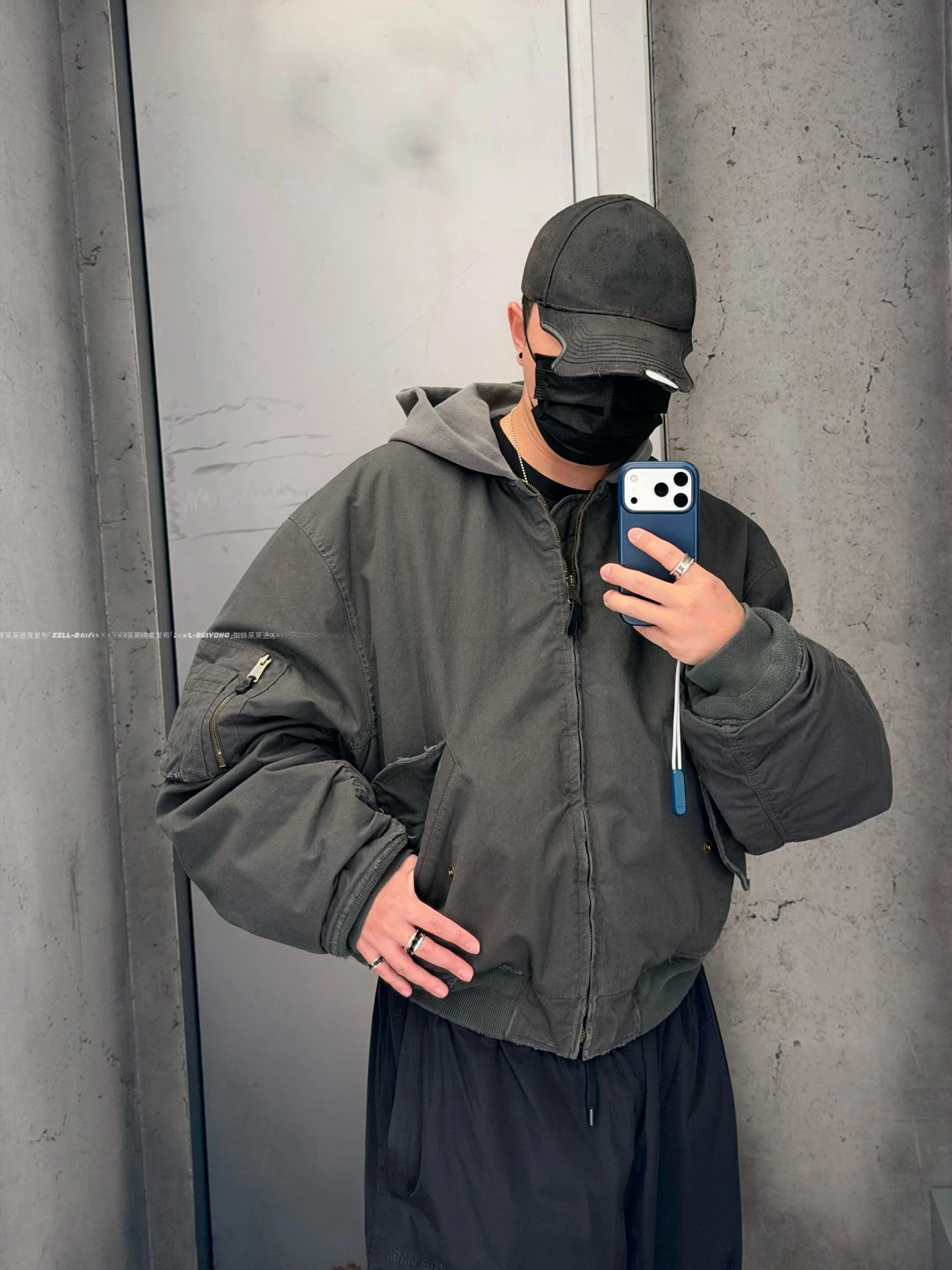 ex Canvas Bomber Jaet with Hood Warm Cotton Padded Casual Sle for Couples VANA ILUSION Brand Thiened Zipper Closure
ex Canvas Bomber Jaet with Hood Warm Cotton Padded Casual Sle for Couples VANA ILUSION Brand Thiened Zipper Closure