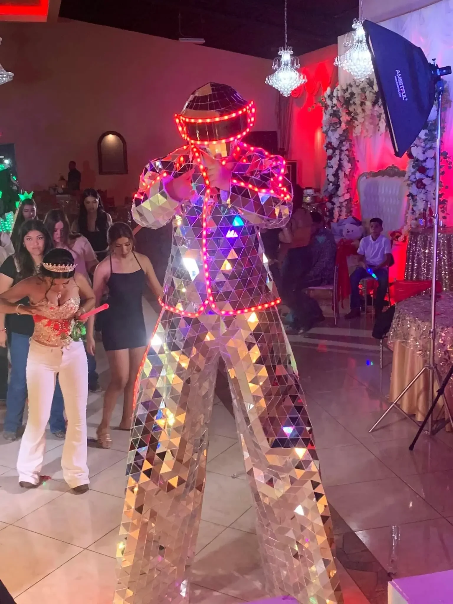 LED Stilts Walker Mirror Costumes Hand Sewn Man Show Suit Stage Performance Dress Snow new year costume
LED Stilts Walker Mirror Costumes Hand Sewn Man Show Suit Stage Performance Dress Snow new year costume