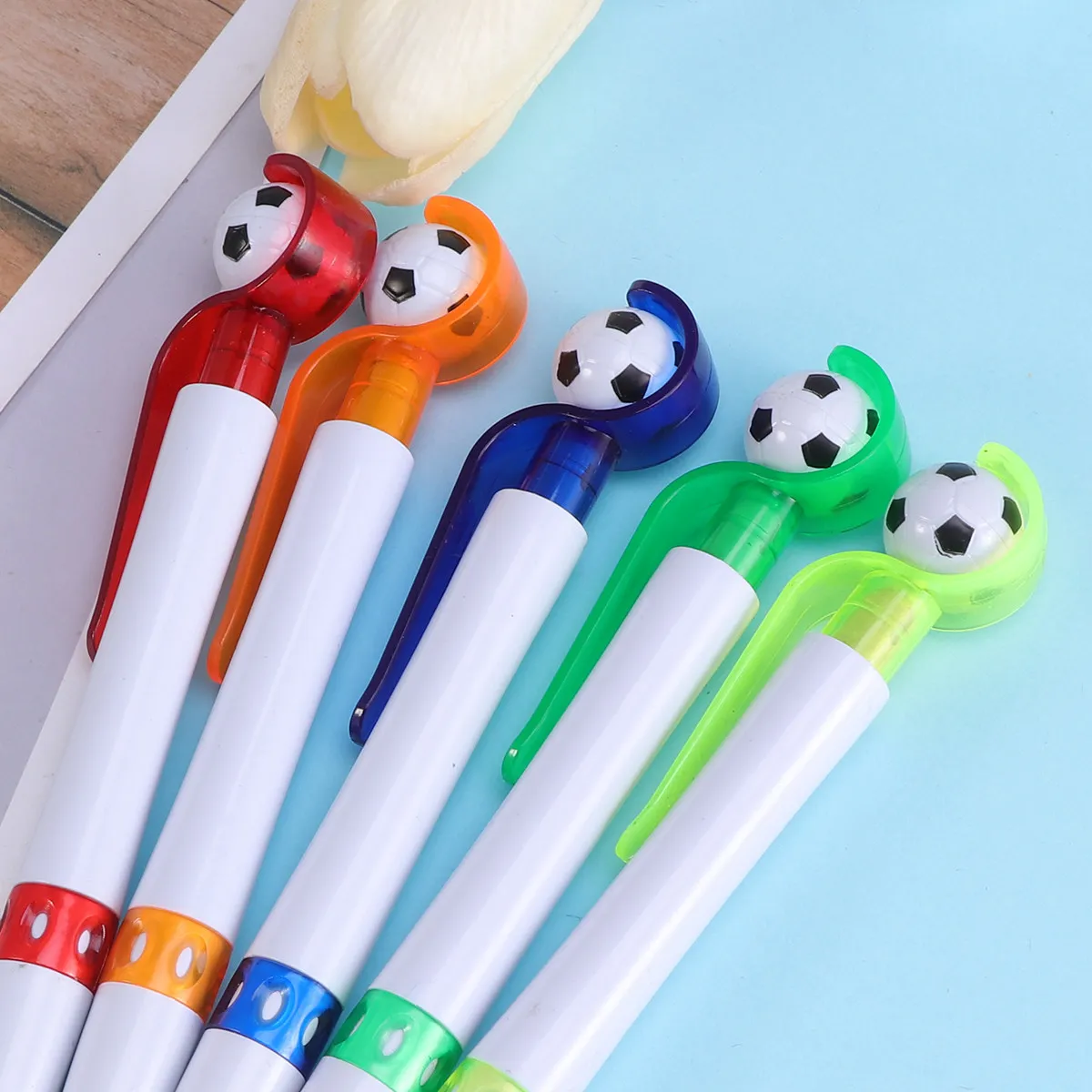 Набор из 5 креативных шариковых ручек в виде футбольного мяча: стильный дизайн, прочная конструкция, идеально подходят для студентов, школьных принадлежностей и в качестве подарка.
Набор из 5 креативных шариковых ручек в виде футбольного мяча: стильный дизайн, прочная конструкция, идеально подходят для студентов, школьных принадлежностей и в качестве подарка.