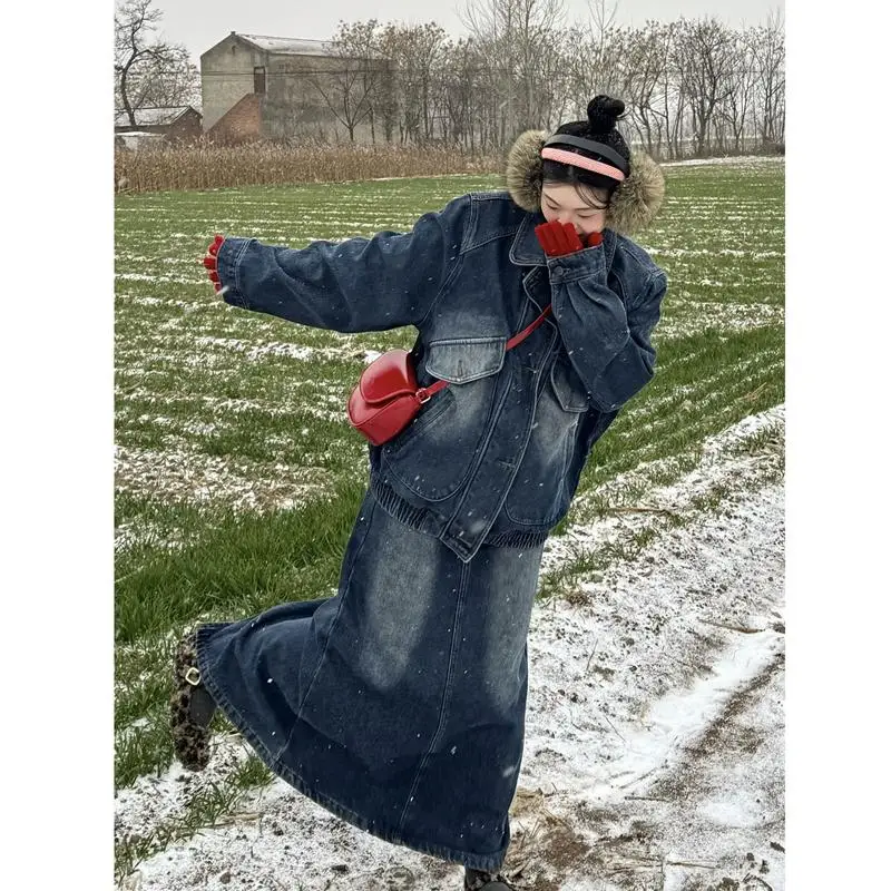 Корейский джинсовый джинсовый комплект с подкладкой и юбкой с разрезом, женский зимний наряд в стиле ретро, костюм из двух предметов
Корейский джинсовый джинсовый комплект с подкладкой и юбкой с разрезом, женский зимний наряд в стиле ретро, костюм из двух предметов