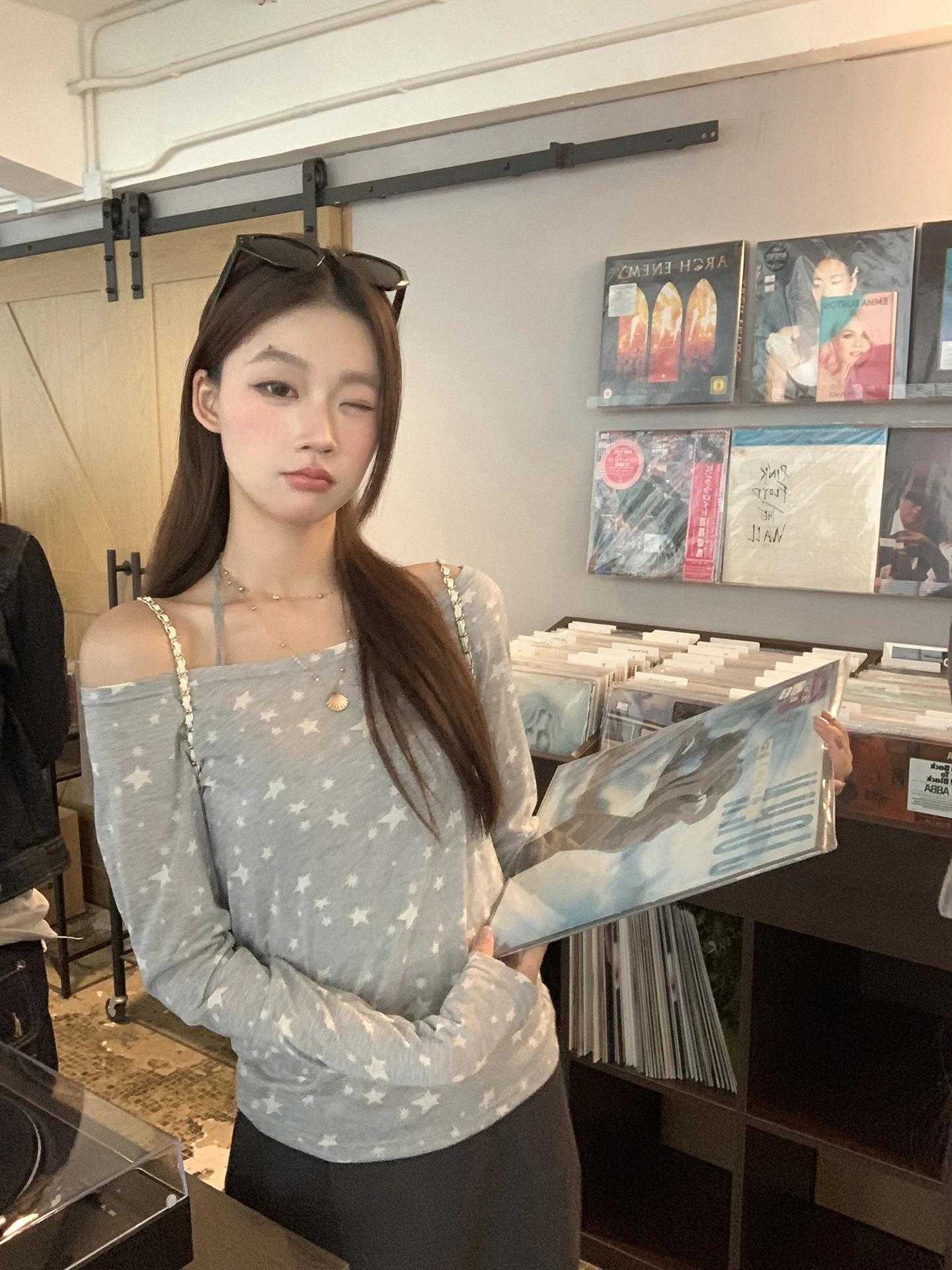 Женская приталенная футболка с длинным рукавом, весенняя базовая модель, повседневный топ из полиэстера и лиоцелла для города
Женская приталенная футболка с длинным рукавом, весенняя базовая модель, повседневный топ из полиэстера и лиоцелла для города