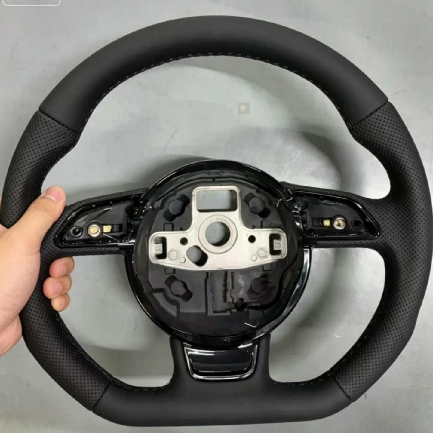 Leather Steering Wheel for Audi B8 A6 C6 A3 8V A3 8P A4 B9 B6 A5 S3 8v A6 C8 A3 A5 B8 Rs3 S5 B85 8v A1 TT RS3 RS4 RS5 S4 S5
Leather Steering Wheel for Audi B8 A6 C6 A3 8V A3 8P A4 B9 B6 A5 S3 8v A6 C8 A3 A5 B8 Rs3 S5 B85 8v A1 TT RS3 RS4 RS5 S4 S5