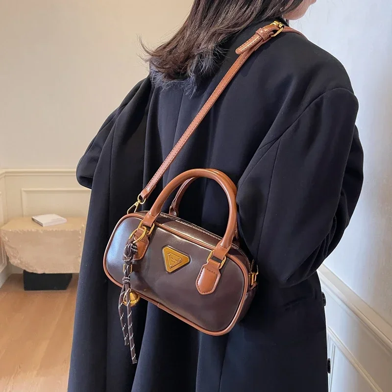 Fashion - Forward Leather Tote Bags for Women: Vintage - Styled, Effortlessly Casual Messenger - Style Shoulder Handbags
Fashion - Forward Leather Tote Bags for Women: Vintage - Styled, Effortlessly Casual Messenger - Style Shoulder Handbags