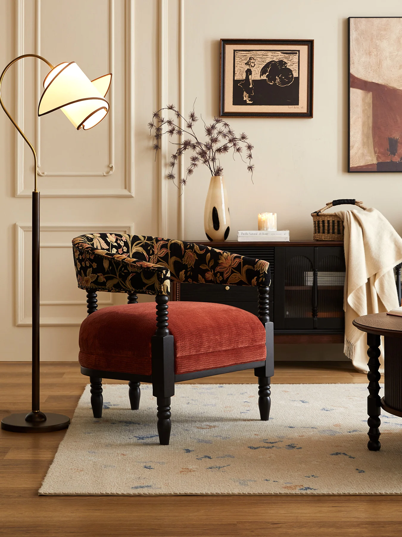 French retro solid wood leisure chair single sofa chair living room bedroom medieval home fabric furniture
French retro solid wood leisure chair single sofa chair living room bedroom medieval home fabric furniture