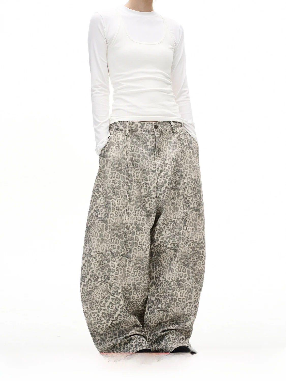 Retro American Waed Leopard Print Wide Leg Jeans Men Women Loose Silhouette Knife Trendy Cotton l Waist Jeans
Retro American Waed Leopard Print Wide Leg Jeans Men Women Loose Silhouette Knife Trendy Cotton l Waist Jeans