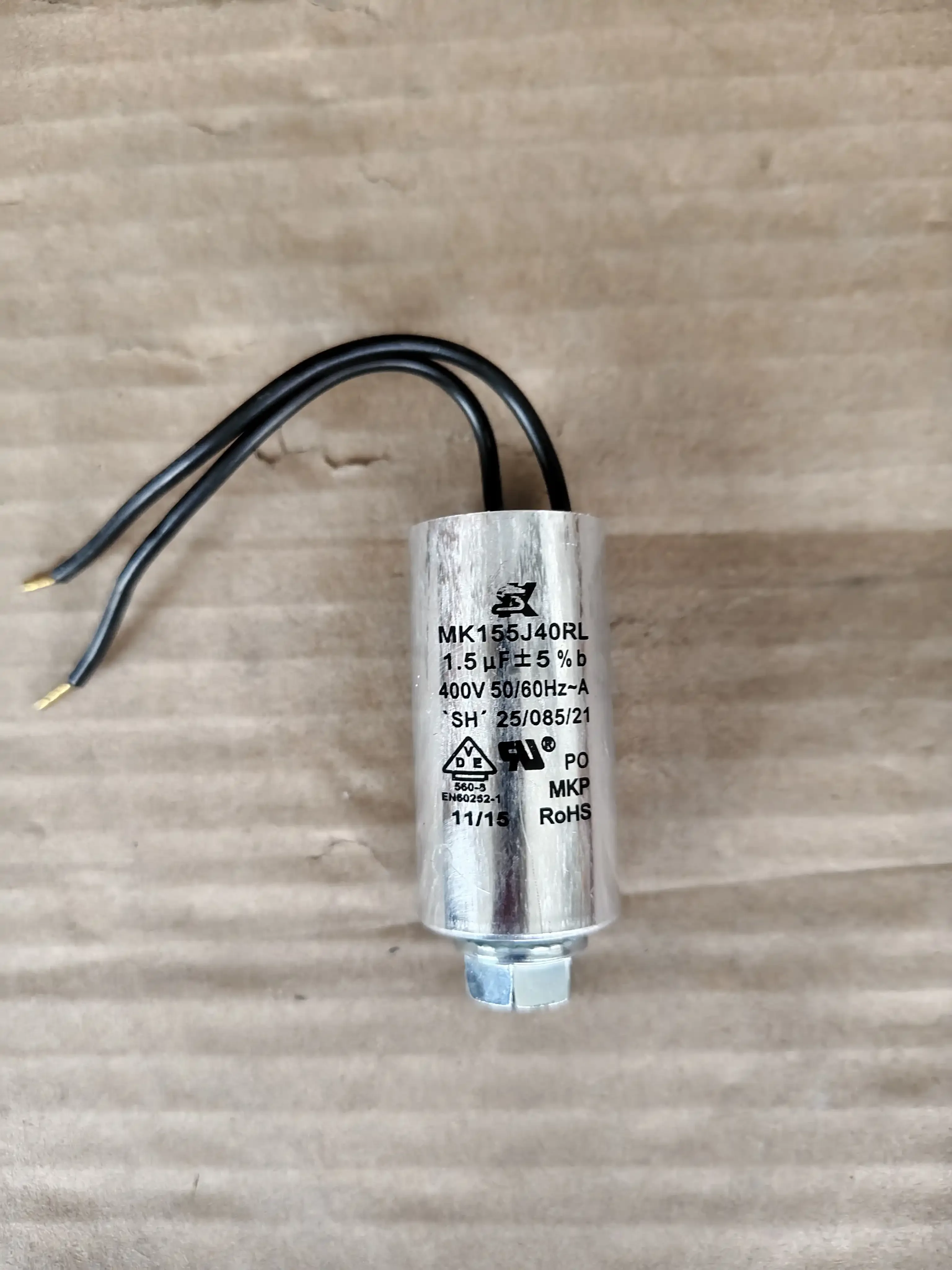 MK155J40RL Germany W2E200 fan original stock capacitor 1.5uf 400V
MK155J40RL Germany W2E200 fan original stock capacitor 1.5uf 400V