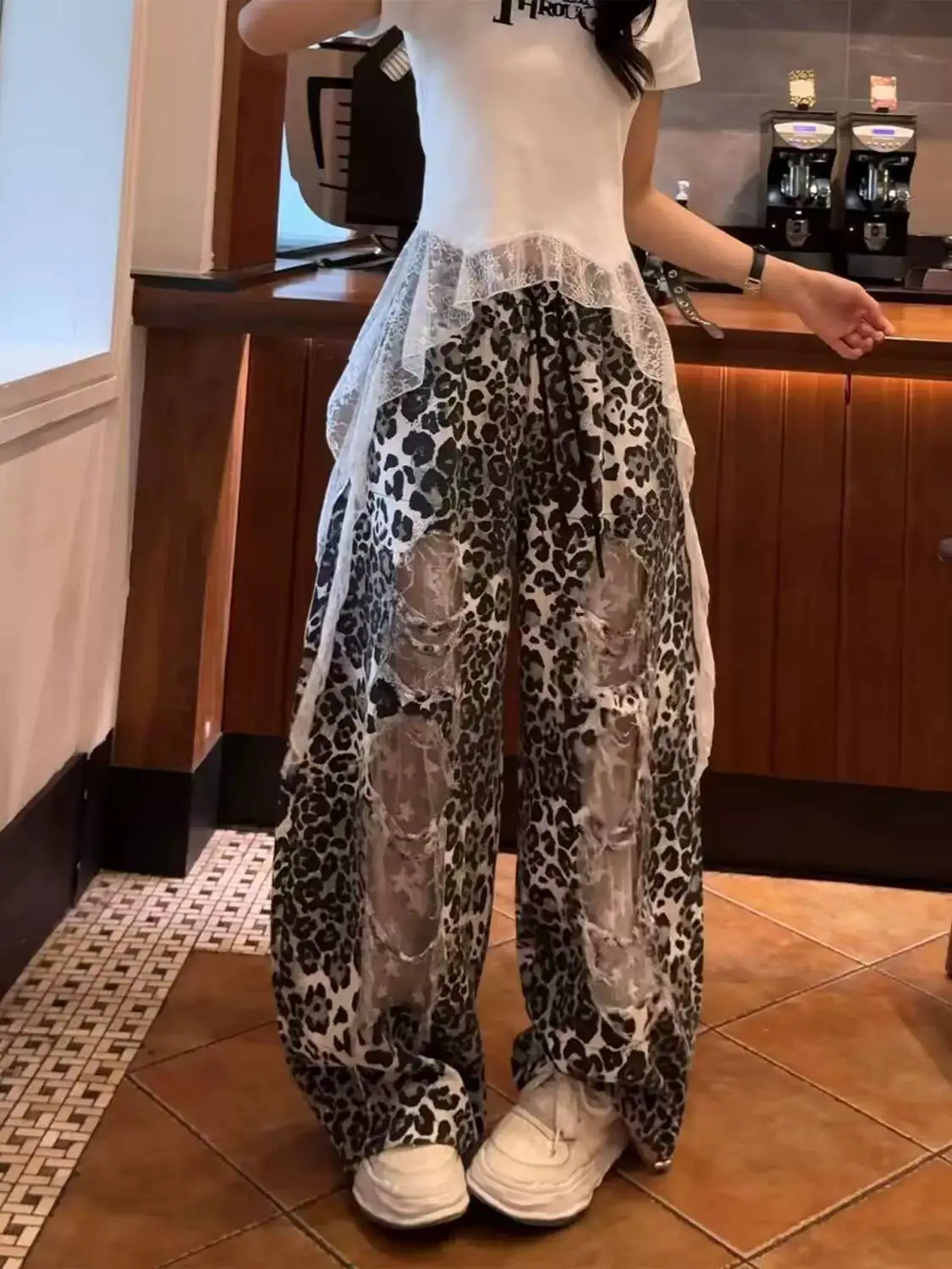 2026 Summer New American Leopard Lace Splice Hollow Out Wide Leg Pants Women Drawstring High Waist Thin Casual Sports Trousers
2026 Summer New American Leopard Lace Splice Hollow Out Wide Leg Pants Women Drawstring High Waist Thin Casual Sports Trousers