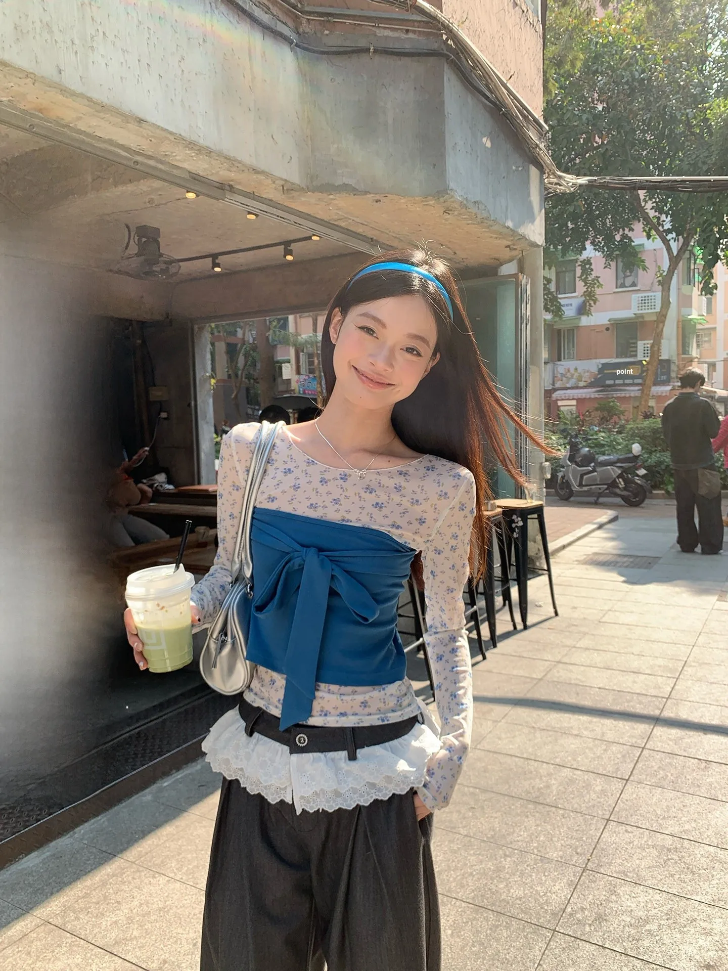 Blue Floral Print Long Sleeve T-Shirt Women's Slim Fit Base Shirt Inner Wear Commute Style Spring New Arrival Slimming Top
Blue Floral Print Long Sleeve T-Shirt Women's Slim Fit Base Shirt Inner Wear Commute Style Spring New Arrival Slimming Top