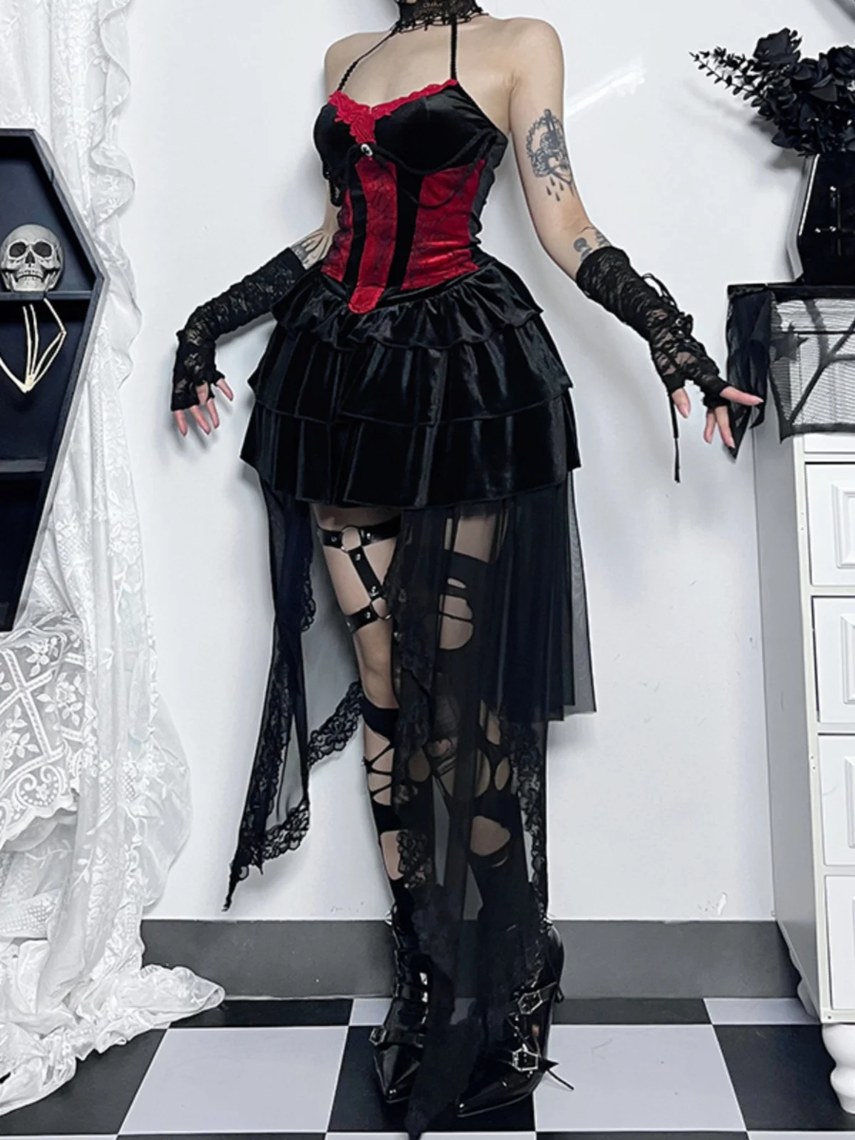 Gothic Red And Bla loween Costume Set Women's Performance Outfit with Train ter Top And Skirt Faionable Ensemble
Gothic Red And Bla loween Costume Set Women's Performance Outfit with Train ter Top And Skirt Faionable Ensemble