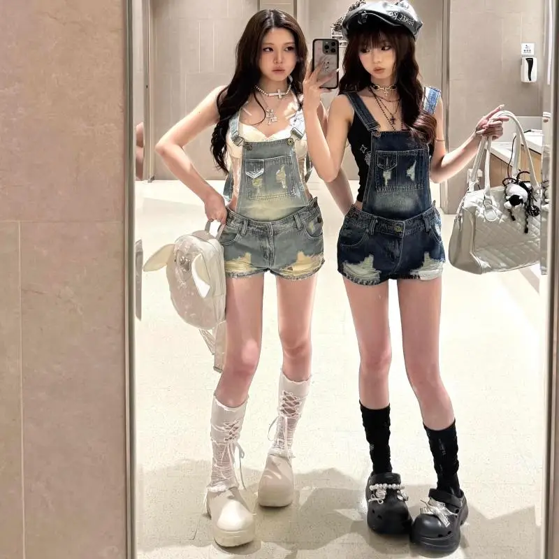 2026 Spring and Summer New Small American Retro Denim Strap Large Size Ripped Shorts Women's Slim Hip Hot Pants
2026 Spring and Summer New Small American Retro Denim Strap Large Size Ripped Shorts Women's Slim Hip Hot Pants