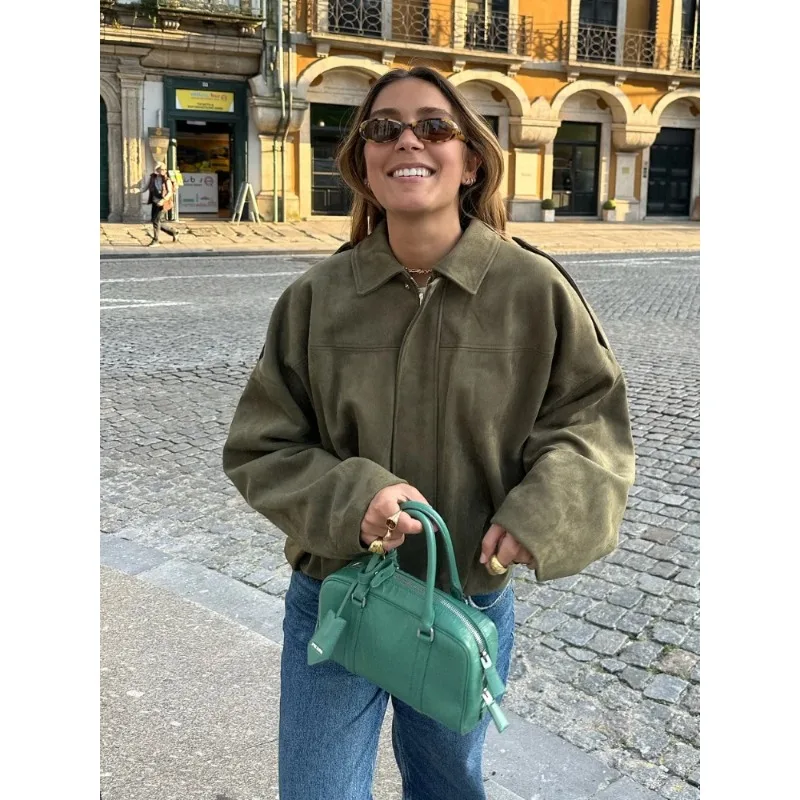 Fashion Suede Zipper Bomber Jacket For Women Vintage Turn Down Collar Long Sleeve Coats Lady New Street Chic Short Outerwear
Fashion Suede Zipper Bomber Jacket For Women Vintage Turn Down Collar Long Sleeve Coats Lady New Street Chic Short Outerwear