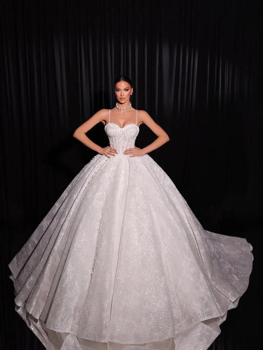 Customized Sexy Off Shoulder line A-Line Wedding Dress Elegant Lace-up Back Floor Length Gown For Bride
Customized Sexy Off Shoulder line A-Line Wedding Dress Elegant Lace-up Back Floor Length Gown For Bride