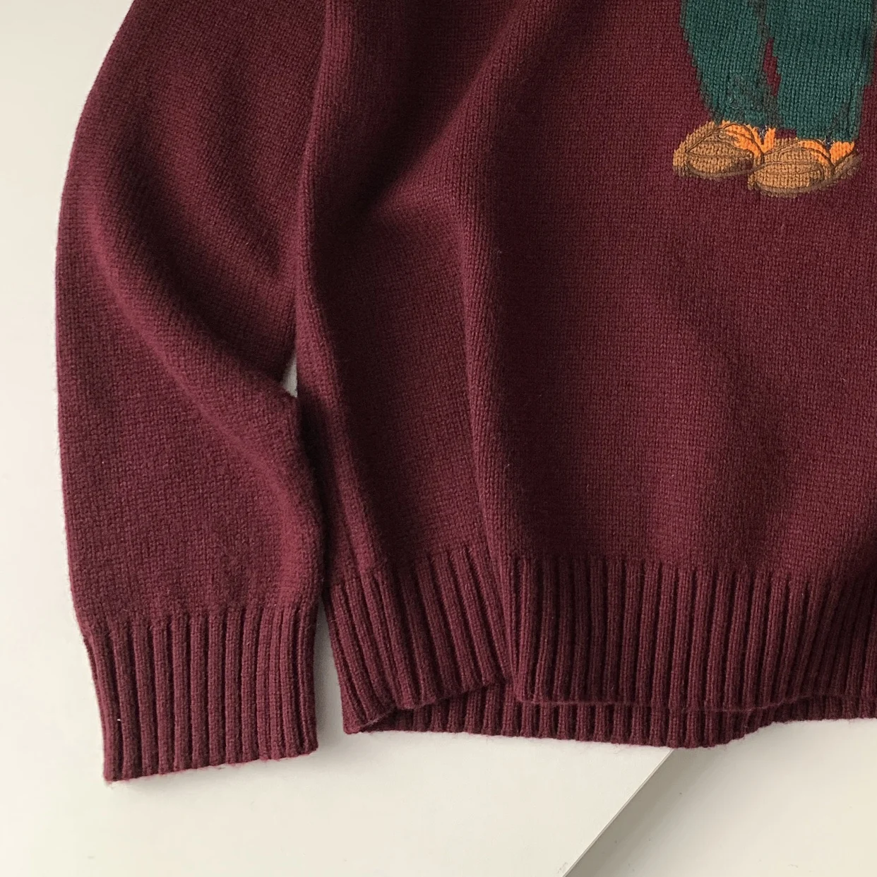 KAILE Early Autumn Red Knitted Sweater Embroidered Bear Christmas Unisex Loose Fit round Neck Long Sleeve Cartoon Design
KAILE Early Autumn Red Knitted Sweater Embroidered Bear Christmas Unisex Loose Fit round Neck Long Sleeve Cartoon Design