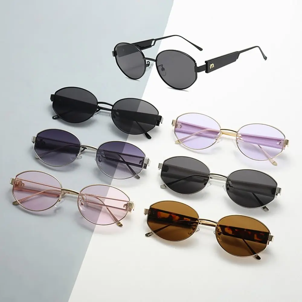 Luxury Round Metal Frame Sunglasses for Women & Men Premium Feeling Small Frame UV Protection Shades Popular Street Shooting Y2K
Luxury Round Metal Frame Sunglasses for Women & Men Premium Feeling Small Frame UV Protection Shades Popular Street Shooting Y2K