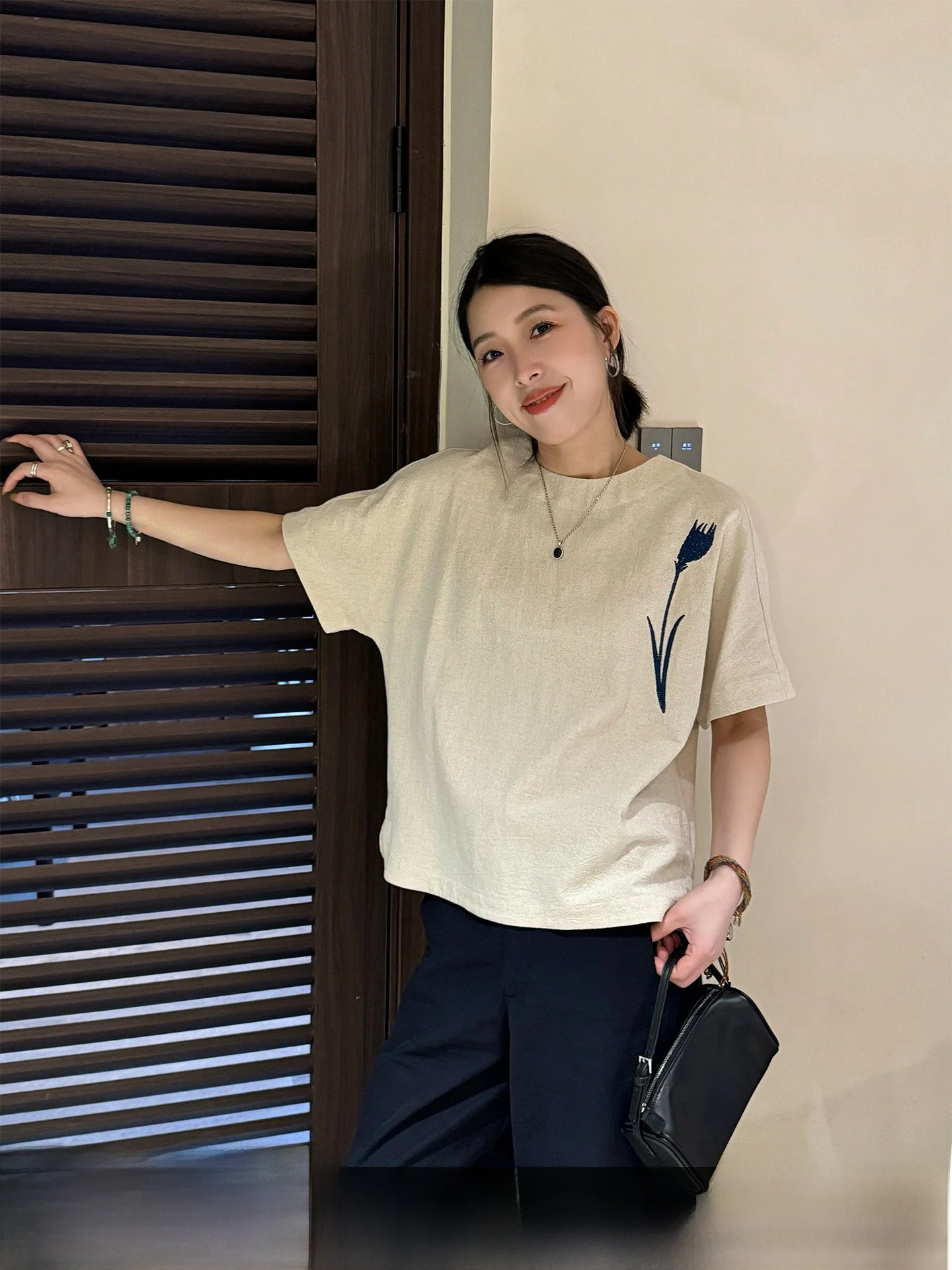 Bebbe Home Beige round Neck Embroidered Short Sleeve T-Shirt Women's Loose Cotton Linen Summer Top Comfortable Breathable
Bebbe Home Beige round Neck Embroidered Short Sleeve T-Shirt Women's Loose Cotton Linen Summer Top Comfortable Breathable