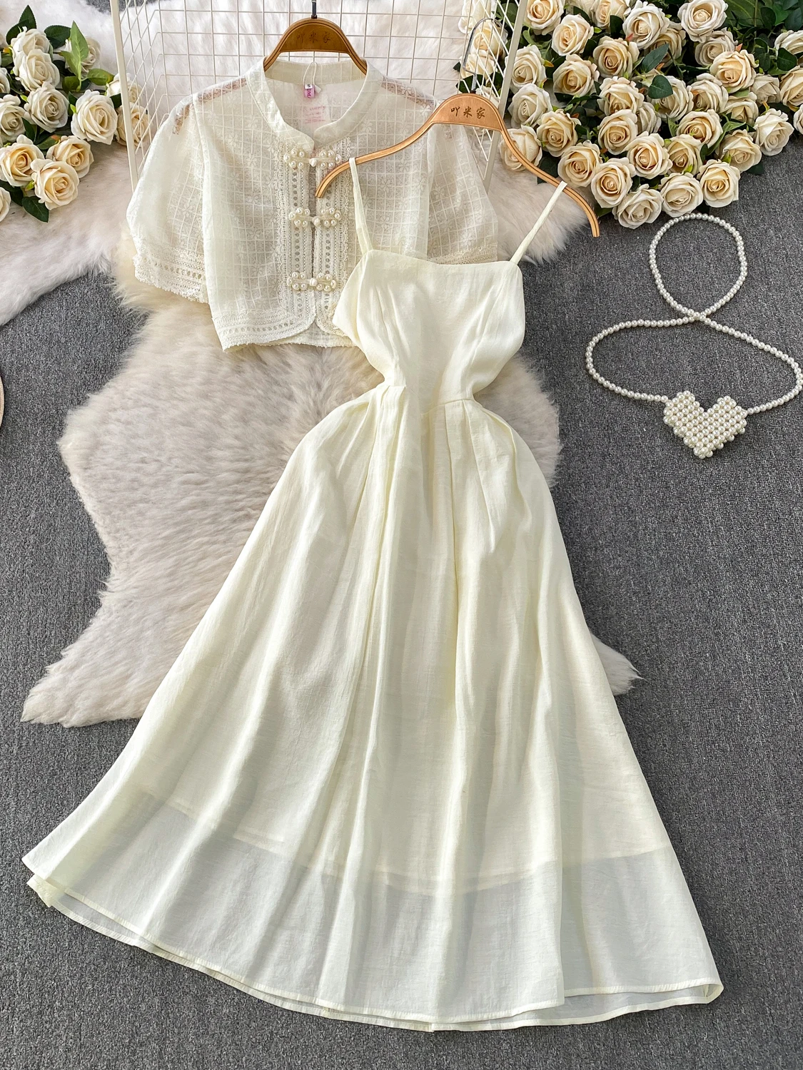 Retro Floral Lace Long Sleeve Button up Stand Collar Coat And Dress Set High Waist Pleated Skirt Fashionable Commute Style Wo...
Retro Floral Lace Long Sleeve Button up Stand Collar Coat And Dress Set High Waist Pleated Skirt Fashionable Commute Style Wo...