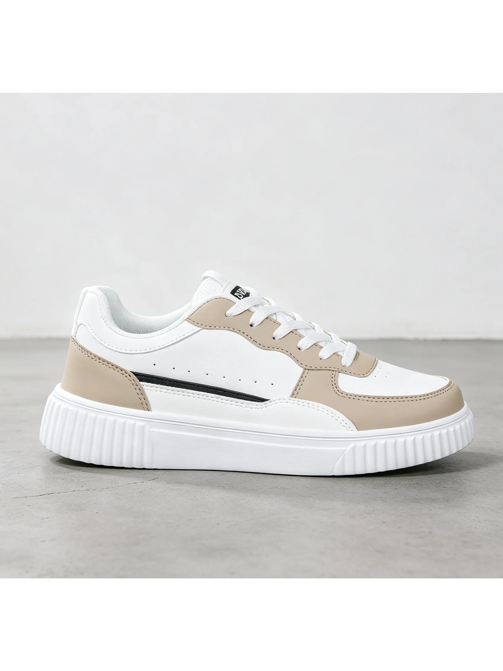 Men's Summer Breathable Trendy Versatile Casual White Sneakers for Teenagers Non-Slip Sports Thick-Soled White Shoes
Men's Summer Breathable Trendy Versatile Casual White Sneakers for Teenagers Non-Slip Sports Thick-Soled White Shoes