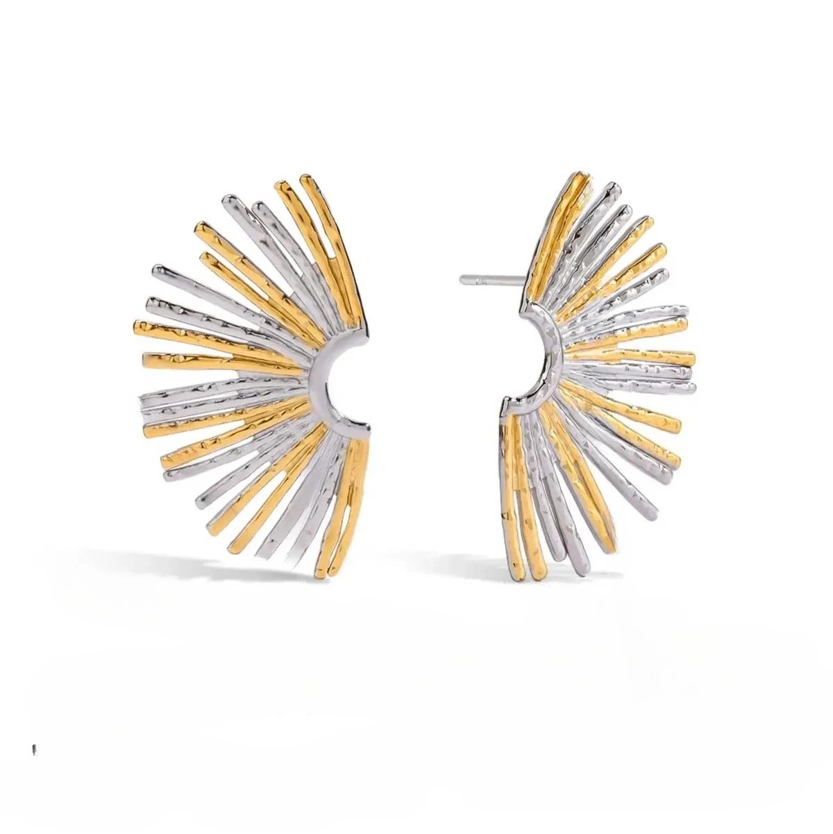 18K Gold Plated Stainless Steel Hollow Wing Fan-shaped Earrings Light Luxury Chunky Pendant Earrings For Women Ear Jewelry
18K Gold Plated Stainless Steel Hollow Wing Fan-shaped Earrings Light Luxury Chunky Pendant Earrings For Women Ear Jewelry