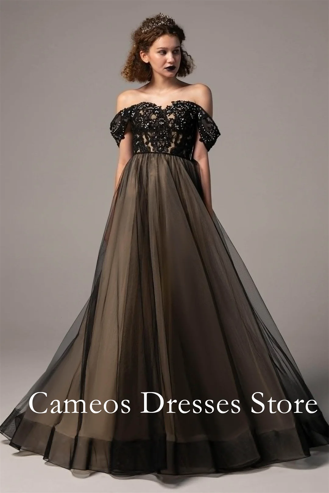 SONDR Customized Off Shoulder Ruched Ivory Wedding Dresses A-Line Black Tulle Appliques Brides Gowns Women Bridal Dresses
SONDR Customized Off Shoulder Ruched Ivory Wedding Dresses A-Line Black Tulle Appliques Brides Gowns Women Bridal Dresses