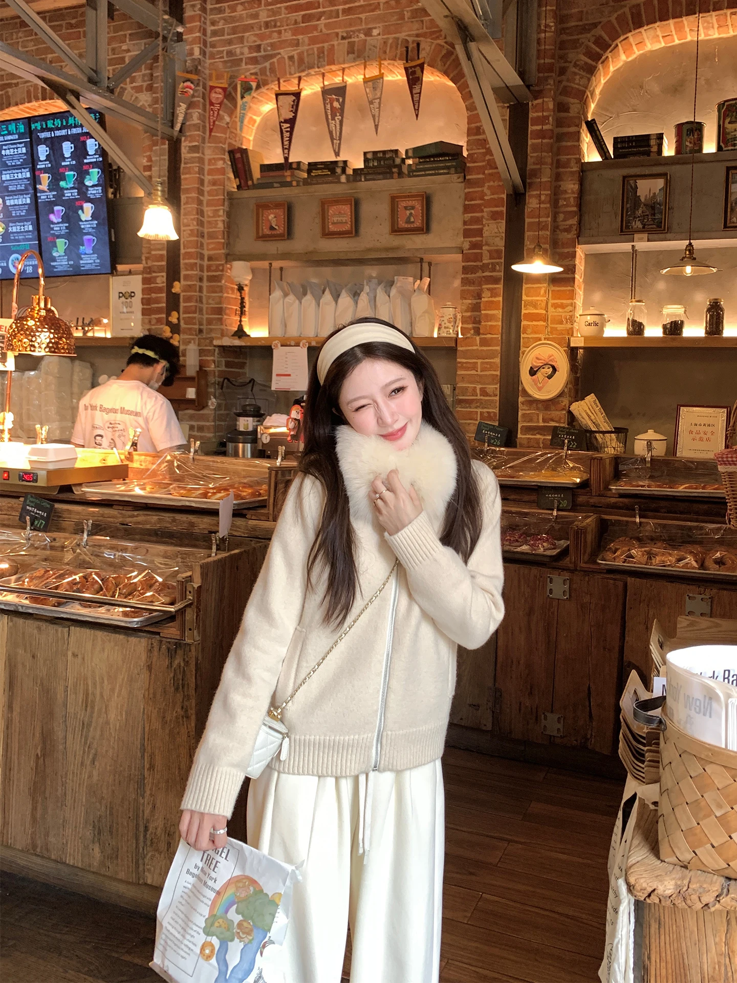 Теплый вязаный кардиган с отстегивающимся воротником из искусственного меха для женщин, бренд YANUOYU f Sugar Cloud, верхняя одежда
Теплый вязаный кардиган с отстегивающимся воротником из искусственного меха для женщин, бренд YANUOYU f Sugar Cloud, верхняя одежда