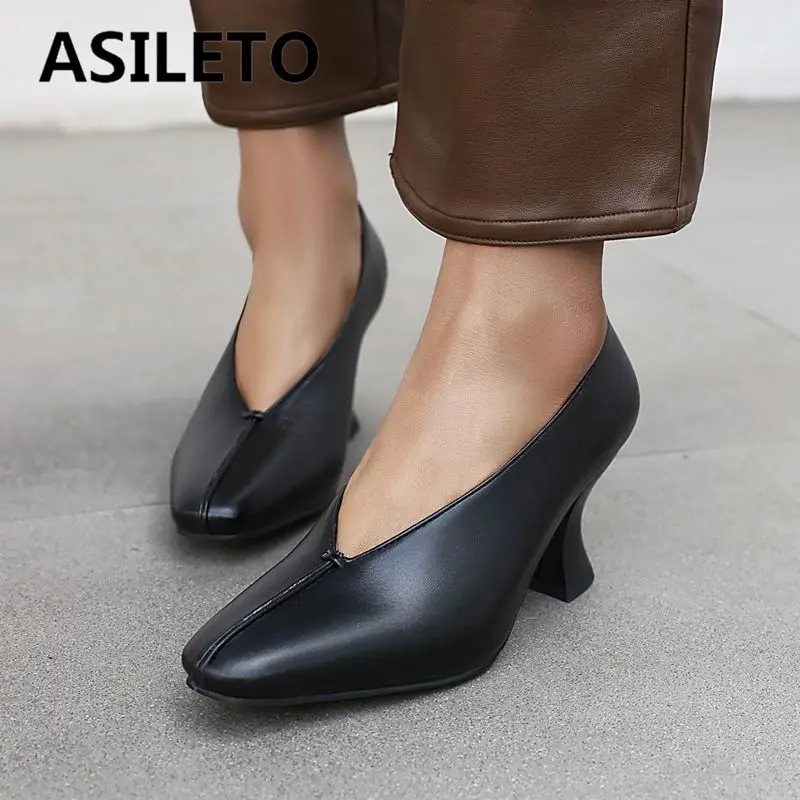 ASILETO 2025 New Design Vintage Female Pumps Square Toe Strange Heels 7cm Slip On Plus Size 41 42 43 Office Lady Shoes Spring
ASILETO 2025 New Design Vintage Female Pumps Square Toe Strange Heels 7cm Slip On Plus Size 41 42 43 Office Lady Shoes Spring