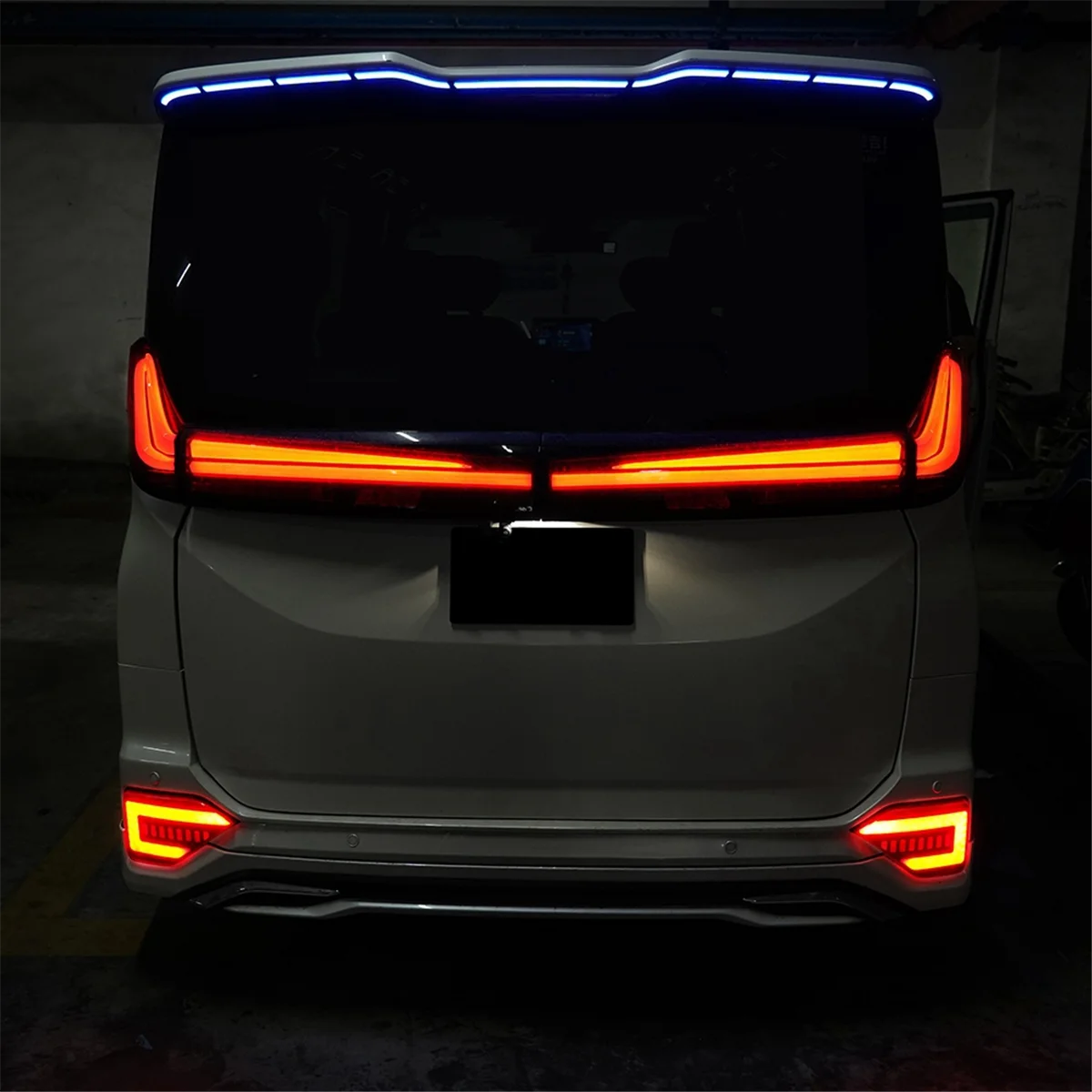 HIGH-Car Rear Reflector Light Bumper Taillight Fog Light Brake Light for Toyota Noah Voxy 90
HIGH-Car Rear Reflector Light Bumper Taillight Fog Light Brake Light for Toyota Noah Voxy 90