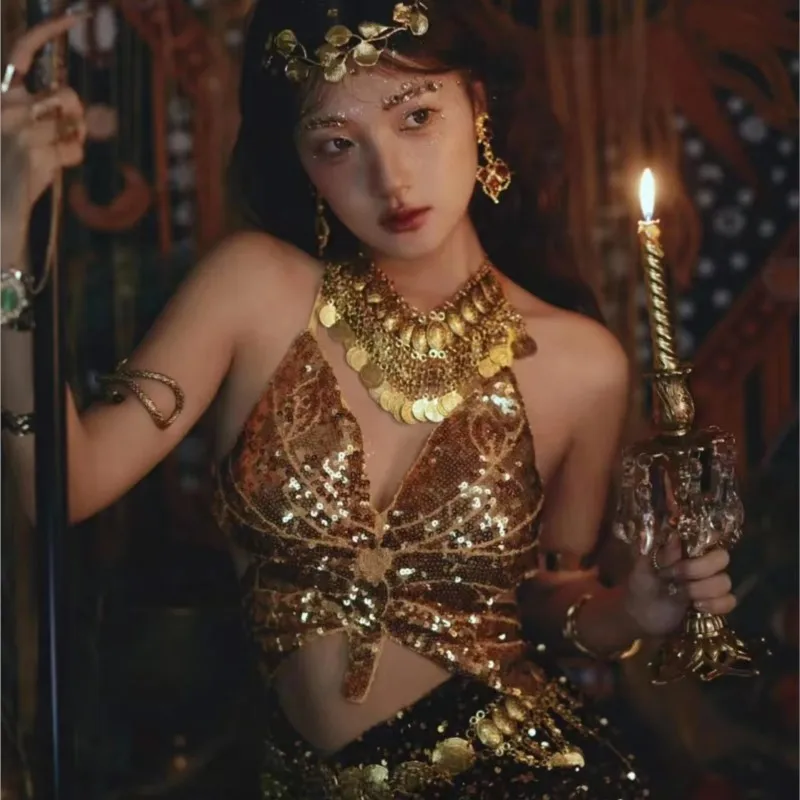 A new style of exotic travel photography with golden top starry chiffon pleated skirt
A new style of exotic travel photography with golden top starry chiffon pleated skirt