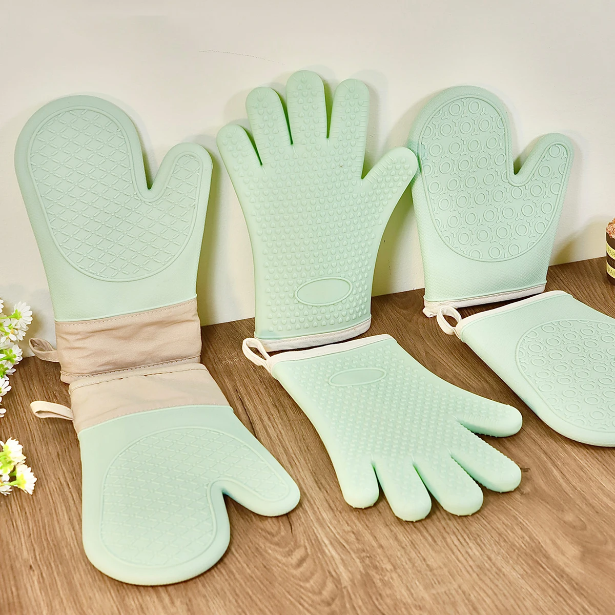 1 Pack Of Oven Gloves High Temperature Resistant Kitchen Microwave Oven Kitchen Baking Tools Silicone Gloves for BBQ Oven Pot
1 Pack Of Oven Gloves High Temperature Resistant Kitchen Microwave Oven Kitchen Baking Tools Silicone Gloves for BBQ Oven Pot