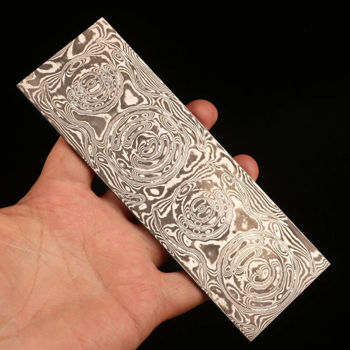 1Piece Damascus Steel Blank Grosse Rose Pattern Knife Blade Steel Knife Making Steel Bar Knife DIY Blank Bar
1Piece Damascus Steel Blank Grosse Rose Pattern Knife Blade Steel Knife Making Steel Bar Knife DIY Blank Bar