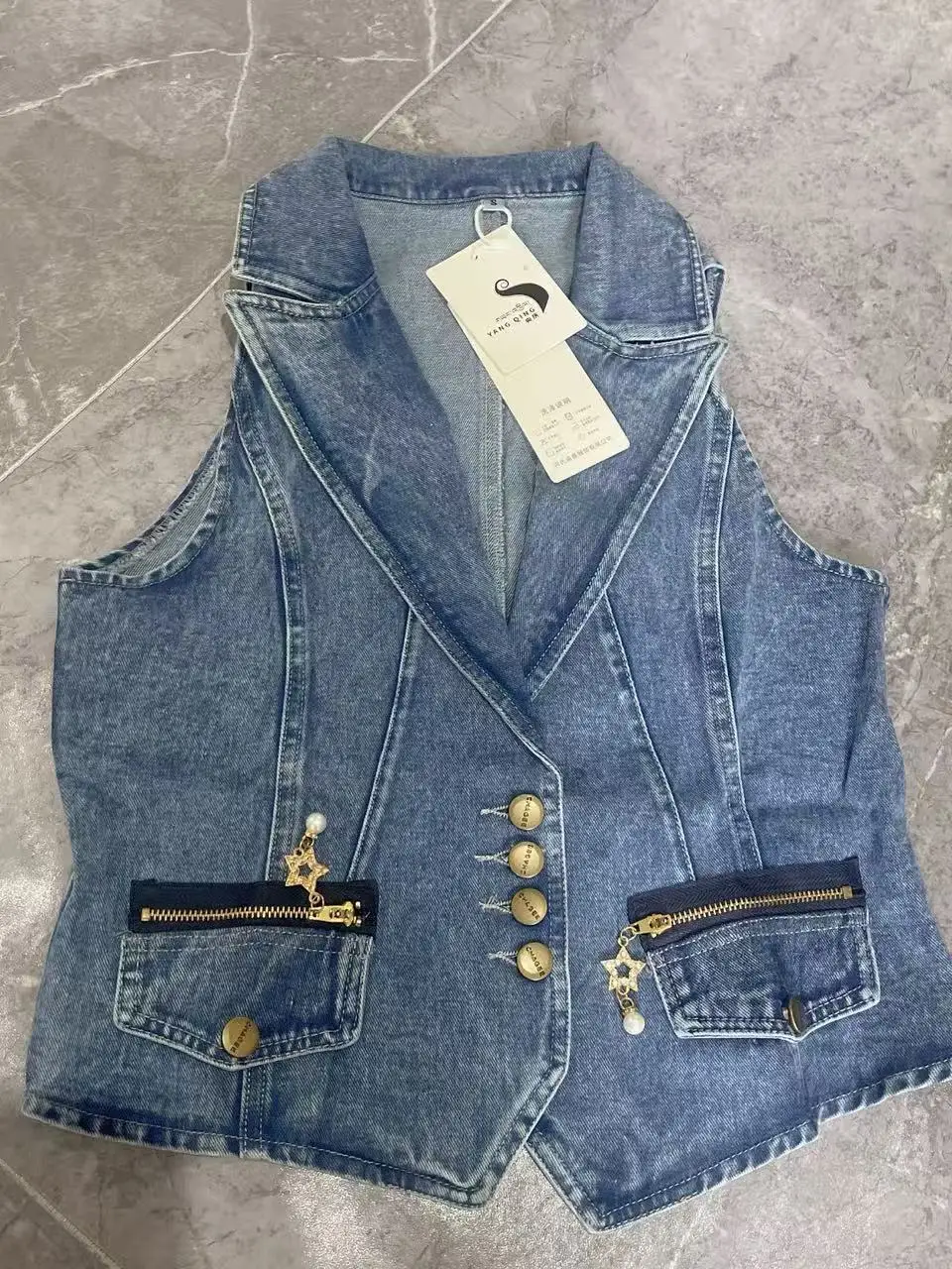 Women's Denim Vest Spring Style Versatile Outerwear New 2026 Slimming Fashionable Casual Breathable Standard Fit Single Button
Women's Denim Vest Spring Style Versatile Outerwear New 2026 Slimming Fashionable Casual Breathable Standard Fit Single Button