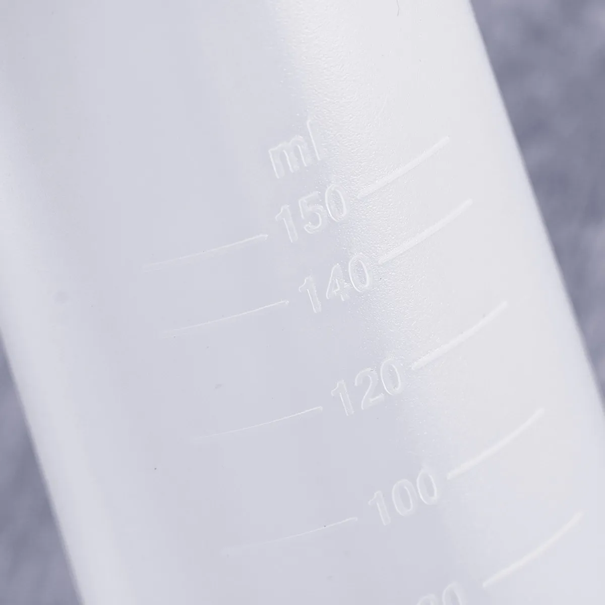 2Pcs Environmental Plastic Hair Salon Dry Cleaning Pot Refillable Container Large Capacity with Fine Scale Anti-Slip Bottles
2Pcs Environmental Plastic Hair Salon Dry Cleaning Pot Refillable Container Large Capacity with Fine Scale Anti-Slip Bottles