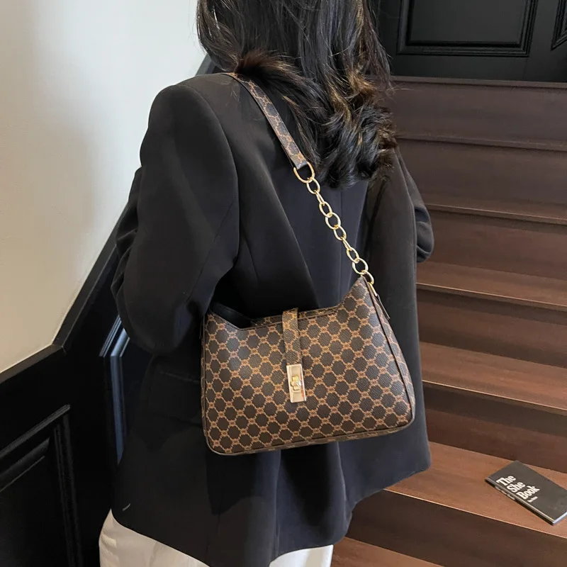 Hong Kong-style niche retro printed hand-held underarm bag, women's bag, chain bag, single-shoulder bag, and hand-carried bag
Hong Kong-style niche retro printed hand-held underarm bag, women's bag, chain bag, single-shoulder bag, and hand-carried bag