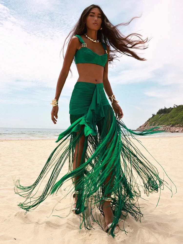 Новинка 2025, женские сексуальные топы без рукавов, зеленые юбки с кисточками и рюшами, комплект из двух предметов, элегантные вечерние клубные наряды для вечеринок
Новинка 2025, женские сексуальные топы без рукавов, зеленые юбки с кисточками и рюшами, комплект из двух предметов, элегантные вечерние клубные наряды для вечеринок