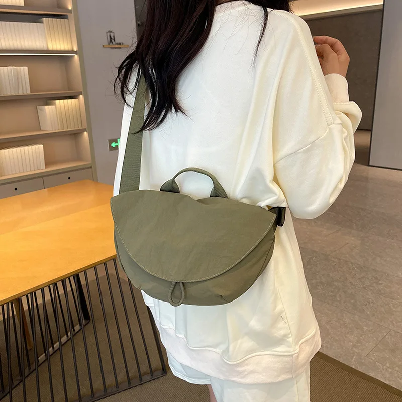 Women's Fashion Nylon Dumpling Style Crescent Horizontal Shoulder Bag Multifunction Canvas Soft Solid Flap Closed Off-Road Bag
Women's Fashion Nylon Dumpling Style Crescent Horizontal Shoulder Bag Multifunction Canvas Soft Solid Flap Closed Off-Road Bag