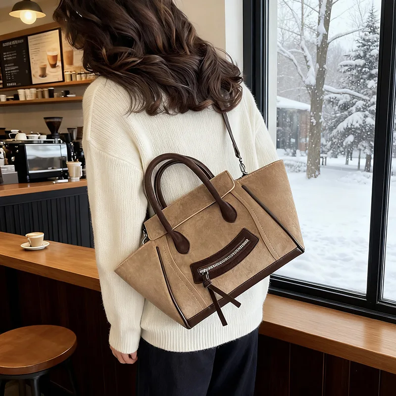 2026 Urban Fashionable Women's New High-value Shoulder Women's Bag, Luxury Design Casual Simple Daily Large-capacity Bag
2026 Urban Fashionable Women's New High-value Shoulder Women's Bag, Luxury Design Casual Simple Daily Large-capacity Bag