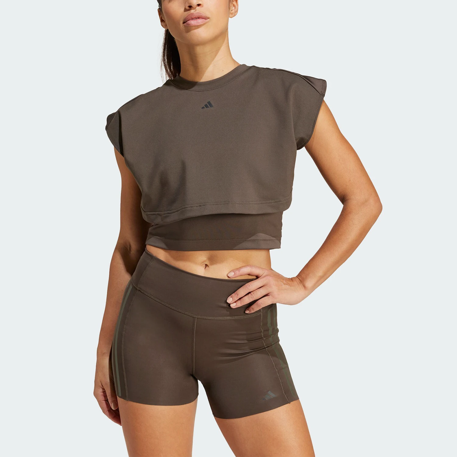 Официальный аутентичный женский спортивный костюм для фитнеса Adidas TK с коротким рукавом IW3187
Официальный аутентичный женский спортивный костюм для фитнеса Adidas TK с коротким рукавом IW3187