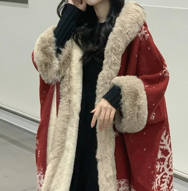 Женский зимний толстый плащ среднего и длинного размера 2025 года, красная накидка, шаль, куртка с меховым воротником и капюшоном
Женский зимний толстый плащ среднего и длинного размера 2025 года, красная накидка, шаль, куртка с меховым воротником и капюшоном