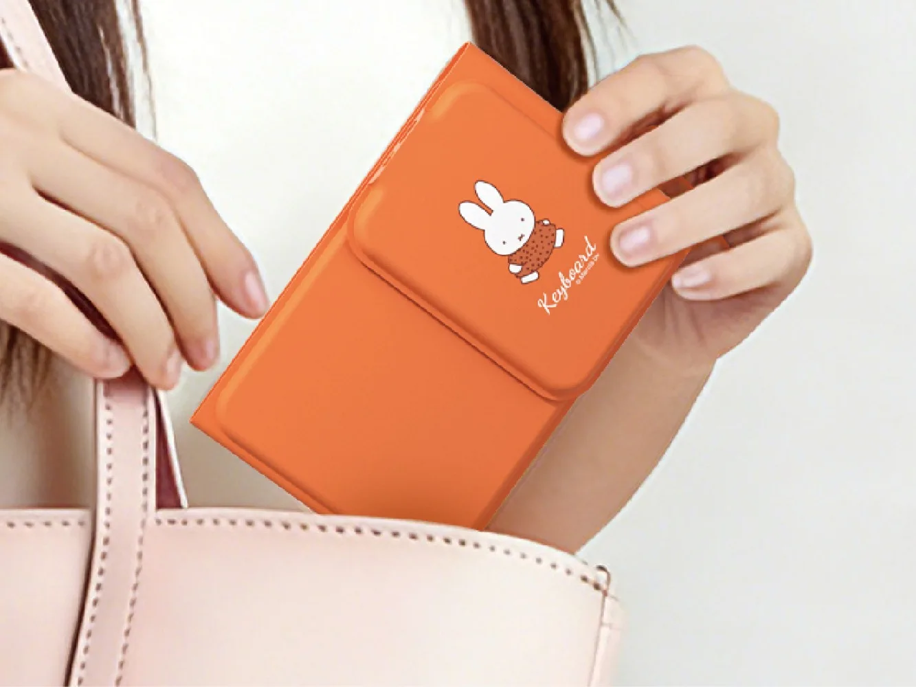 Клавиатура Miffy Triple Fold: милая, креативная, простая, в стиле аниме, мультяшная, многофункциональная, беспроводная, для девочек, для офиса, кавайная, для планшета, в подарок
Клавиатура Miffy Triple Fold: милая, креативная, простая, в стиле аниме, мультяшная, многофункциональная, беспроводная, для девочек, для офиса, кавайная, для планшета, в подарок