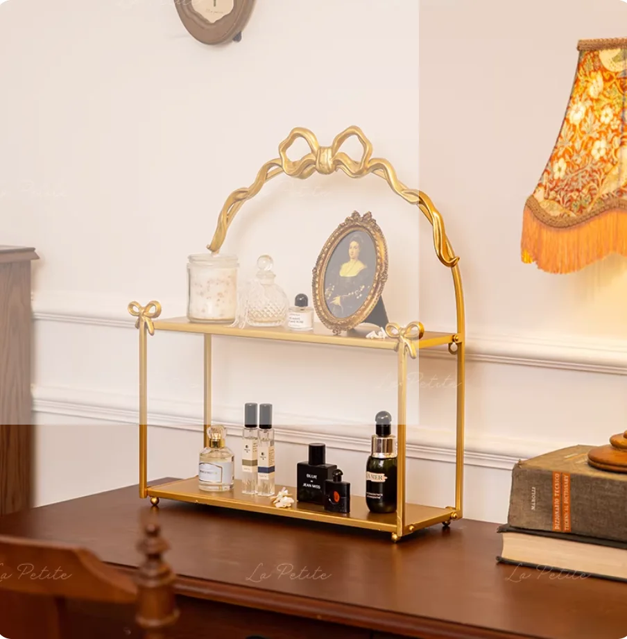 Двухслойная полка из сплава с золотым бантом, металлическая стойка-органайзер с узлом-бабочкой, подставка для духов, держатель для хранения косметики
Двухслойная полка из сплава с золотым бантом, металлическая стойка-органайзер с узлом-бабочкой, подставка для духов, держатель для хранения косметики