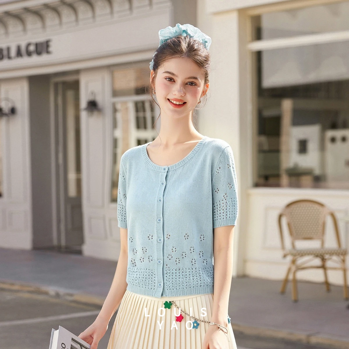 LOUISYAO 2026 Summer Aesthetic Women's Lightweight Knit Top Crew Neck Crochet Drop Shoulder Versatile Casual
LOUISYAO 2026 Summer Aesthetic Women's Lightweight Knit Top Crew Neck Crochet Drop Shoulder Versatile Casual