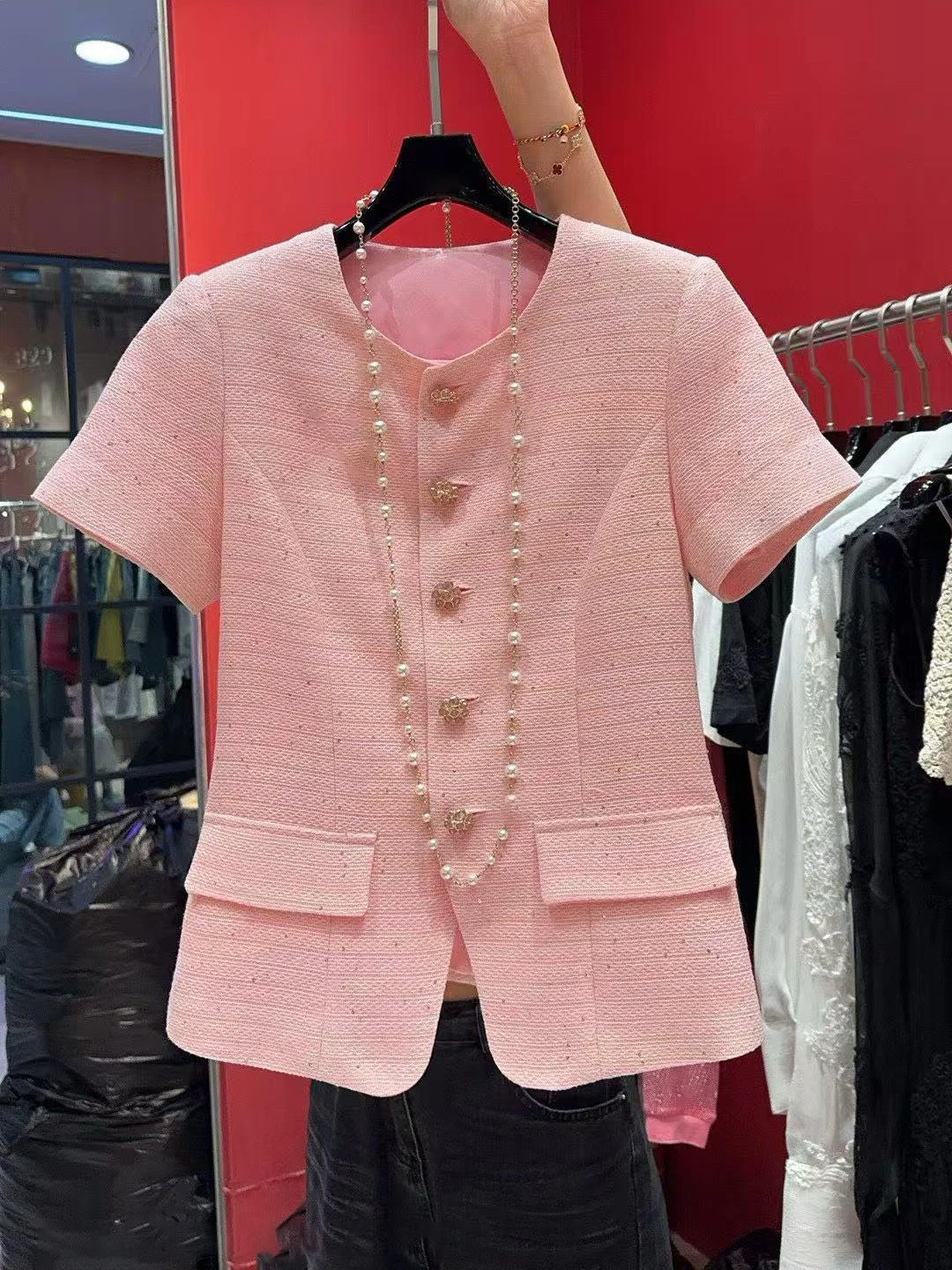 Elegant Short Outerwear for Women Beautiful Unique Fragrance Style Top for Important Occasions Lightweight Luxury Feel
Elegant Short Outerwear for Women Beautiful Unique Fragrance Style Top for Important Occasions Lightweight Luxury Feel