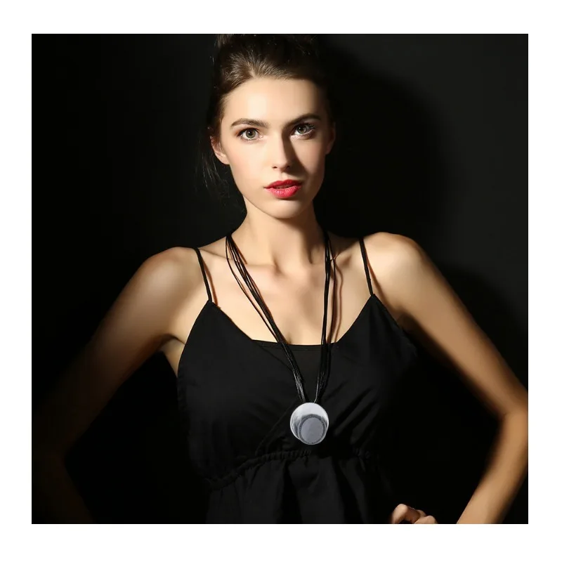 Sweater Chain Popular Hot-selling Fashion Geometric Round Pendant Simple Women's Alloy Long Necklace
Sweater Chain Popular Hot-selling Fashion Geometric Round Pendant Simple Women's Alloy Long Necklace