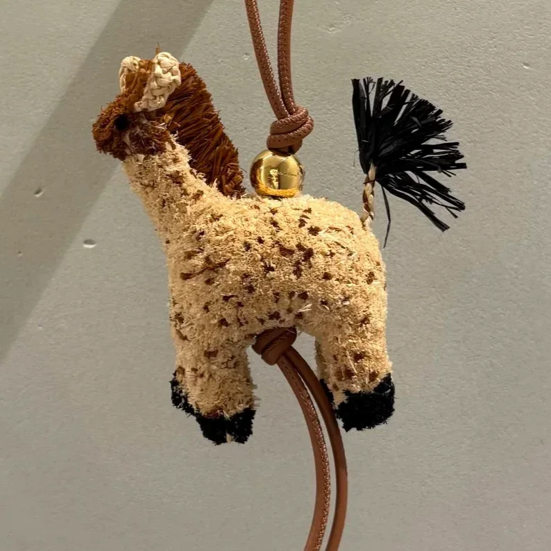 2026 Handmade Genuine Leather Parrot Bag Charm Yellow Black Braided Strap Gold Pendant Keychain
2026 Handmade Genuine Leather Parrot Bag Charm Yellow Black Braided Strap Gold Pendant Keychain