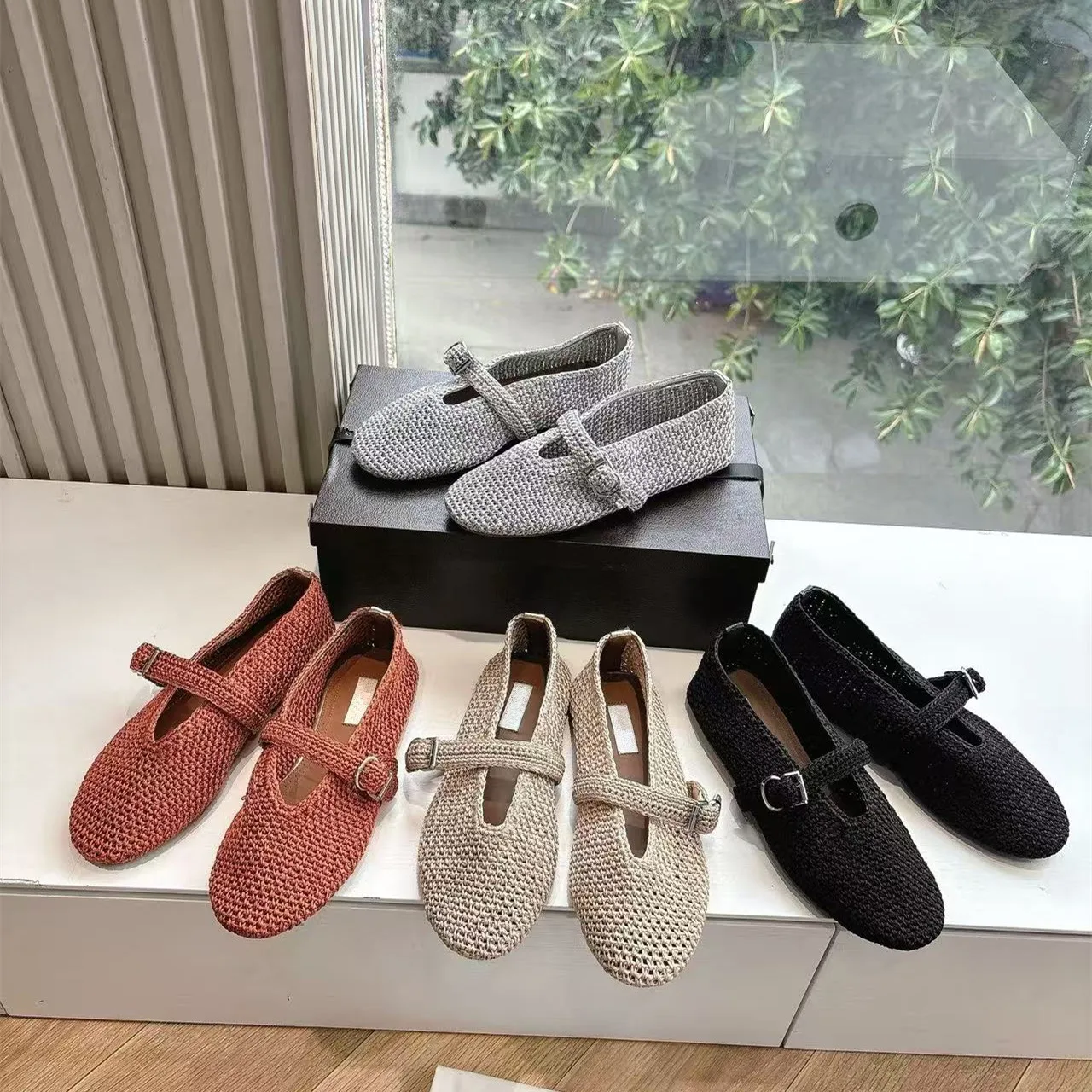 Retro hollowed out Mary Jane shoes for women in the summer of 2026, fashionable and versatile, flat bottomed, straight cut with
Retro hollowed out Mary Jane shoes for women in the summer of 2026, fashionable and versatile, flat bottomed, straight cut with