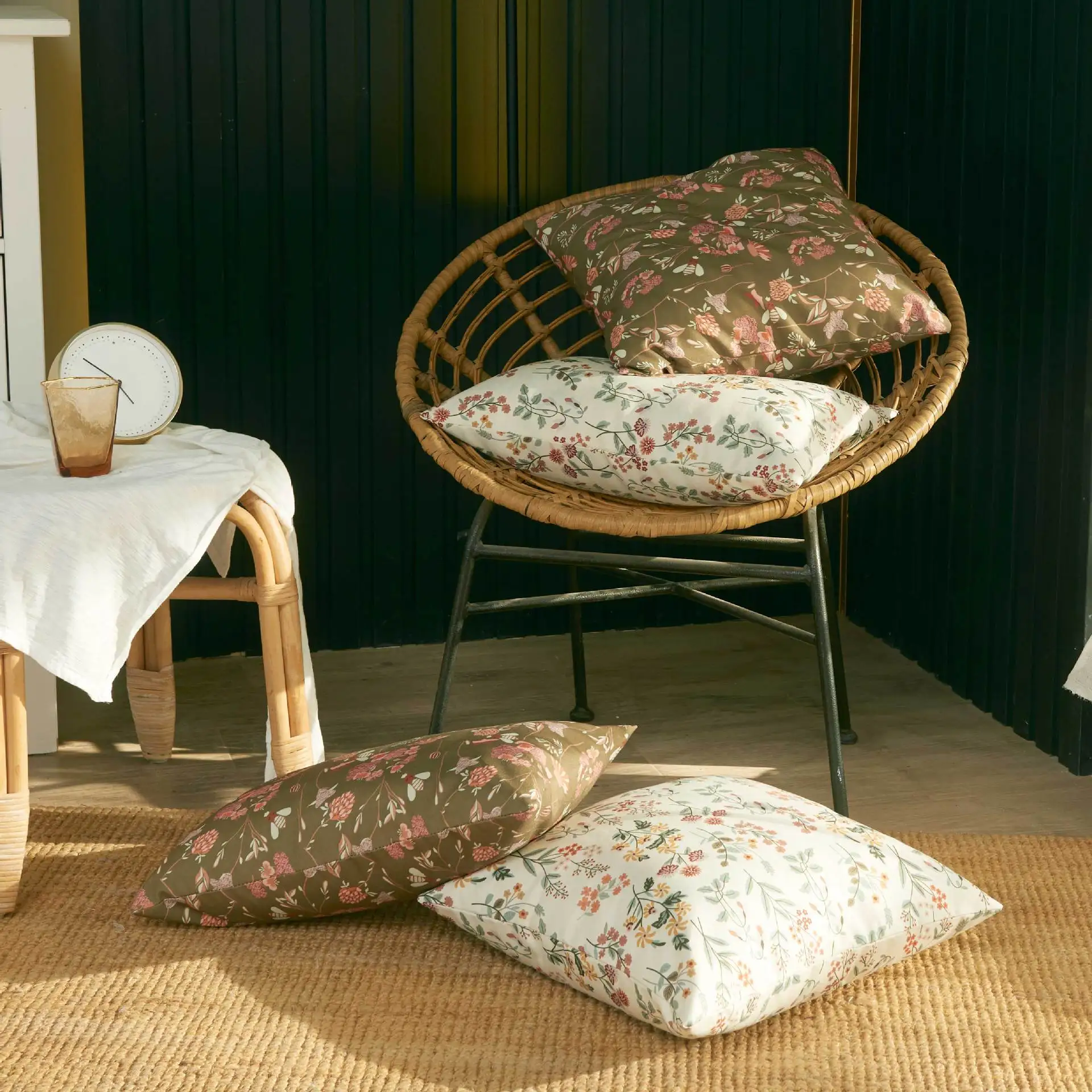 Waterproof Double-sided Cushion Cover with French Style Floral Print for Sofa and Living Room - 45cm Square Pillow Case home
Waterproof Double-sided Cushion Cover with French Style Floral Print for Sofa and Living Room - 45cm Square Pillow Case home