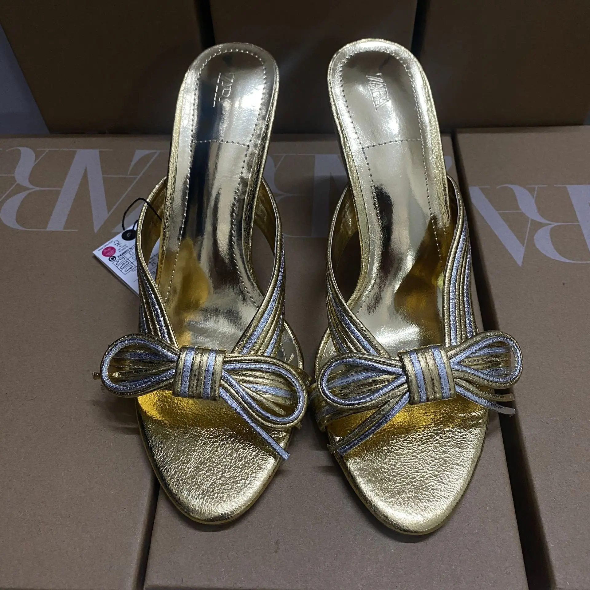 Элегантные женские босоножки Bloomsteps2025 с открытым носком и плетеным верхом на низком каблуке, большие размеры
Элегантные женские босоножки Bloomsteps2025 с открытым носком и плетеным верхом на низком каблуке, большие размеры