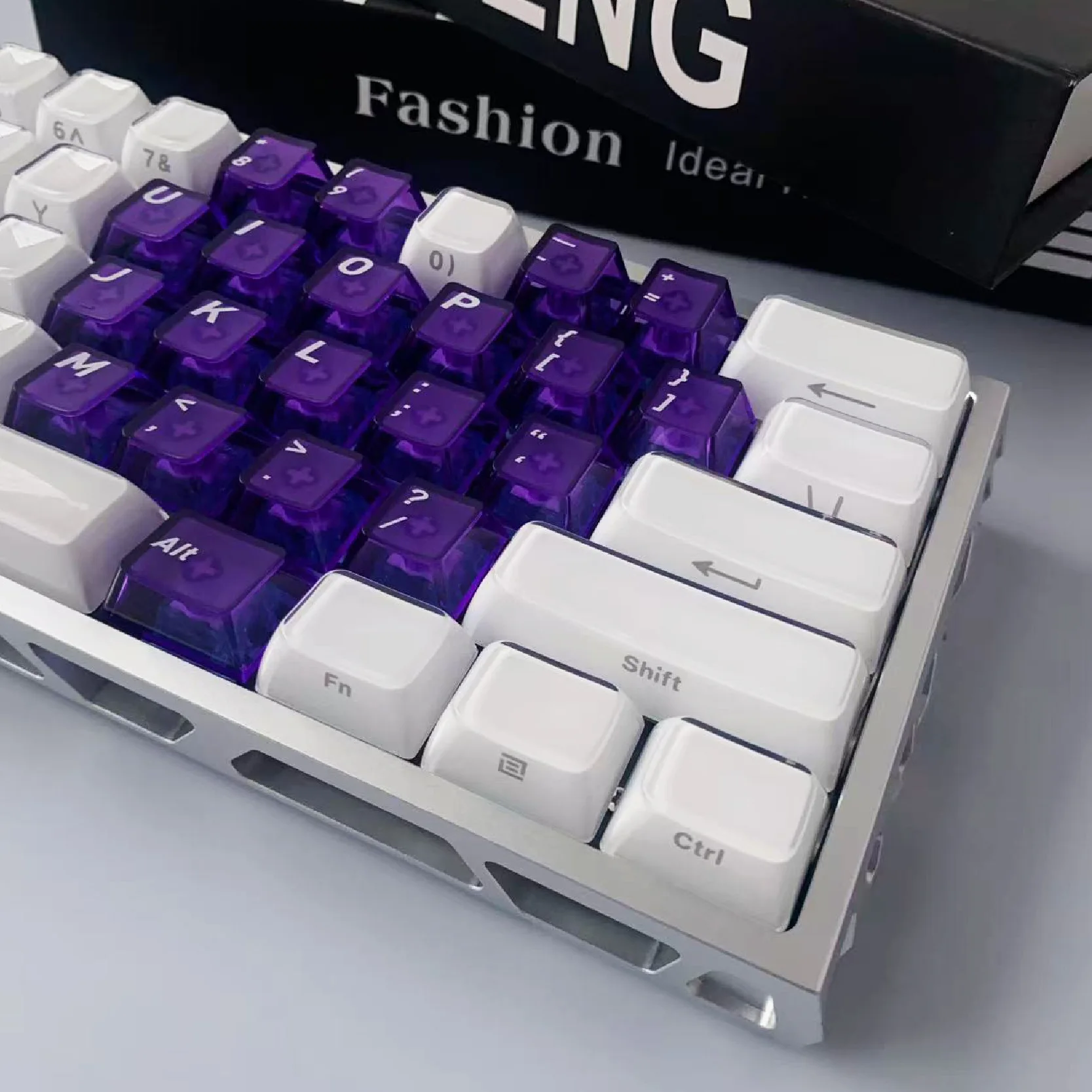 Crystal side engraved keycaps splicing purple love personalized PC material 136 keys custom mechanical keyboard keycaps
Crystal side engraved keycaps splicing purple love personalized PC material 136 keys custom mechanical keyboard keycaps