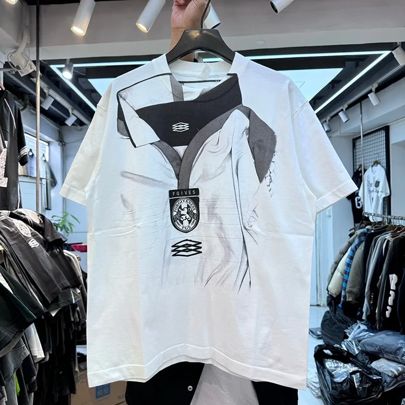 Chest Badge Abstract V Neck T Shirt Pattern Printed Casual Simple Men Women Loose Couple Round Neck Short Sleeved T-shirt
Chest Badge Abstract V Neck T Shirt Pattern Printed Casual Simple Men Women Loose Couple Round Neck Short Sleeved T-shirt