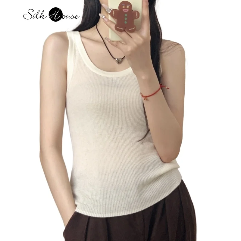 2025 Women's Early Autumn New 100% Wool U-neck Thin Fit Solid Color Sexy Tank Top Bottoming Shirt
2025 Women's Early Autumn New 100% Wool U-neck Thin Fit Solid Color Sexy Tank Top Bottoming Shirt